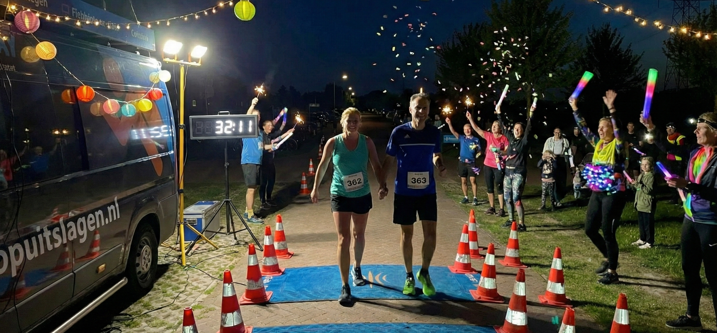 Verlicht finish gebied van de Night Run in Park Lingezegen